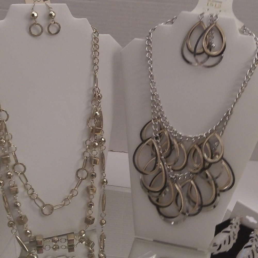 NWT BOUTIQUE UNIQUE ISIS -NECKLACES, EARRINGS, BRA